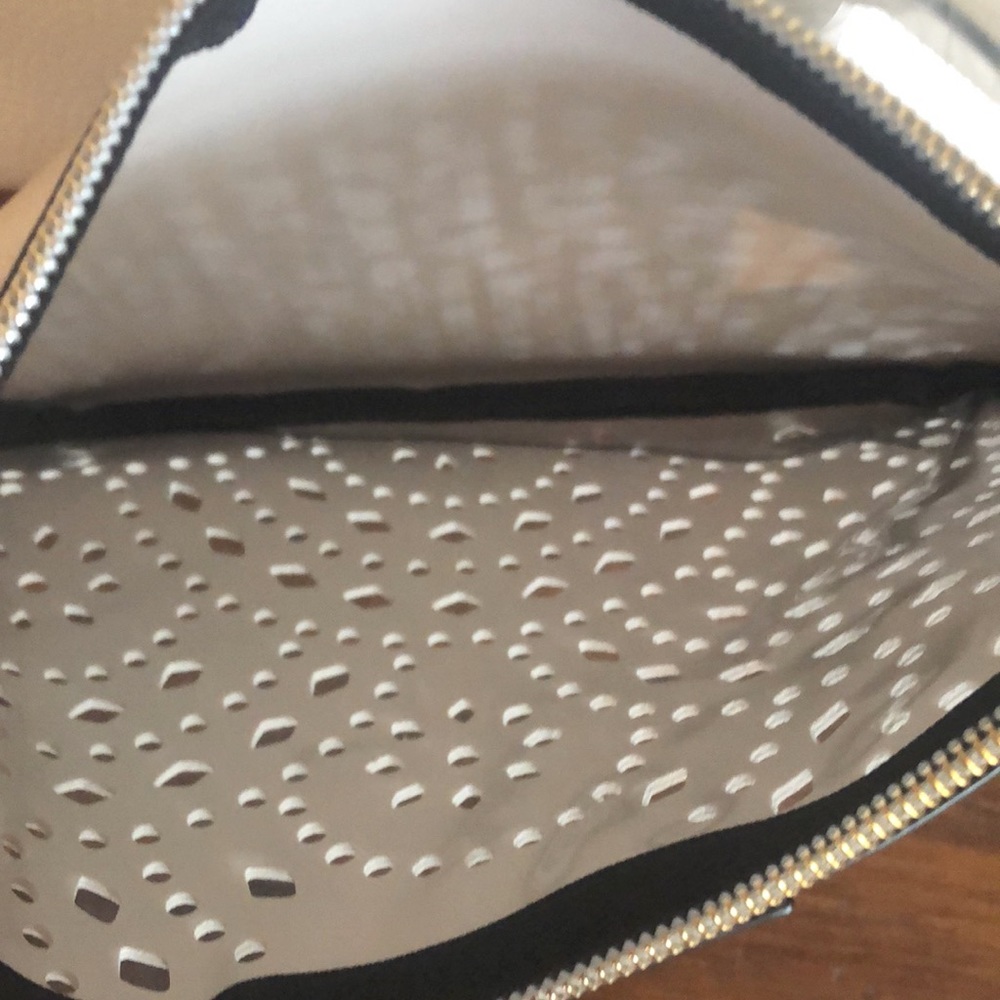 Victoria’s Secret Tote with Pouch - Picture 12 of 17